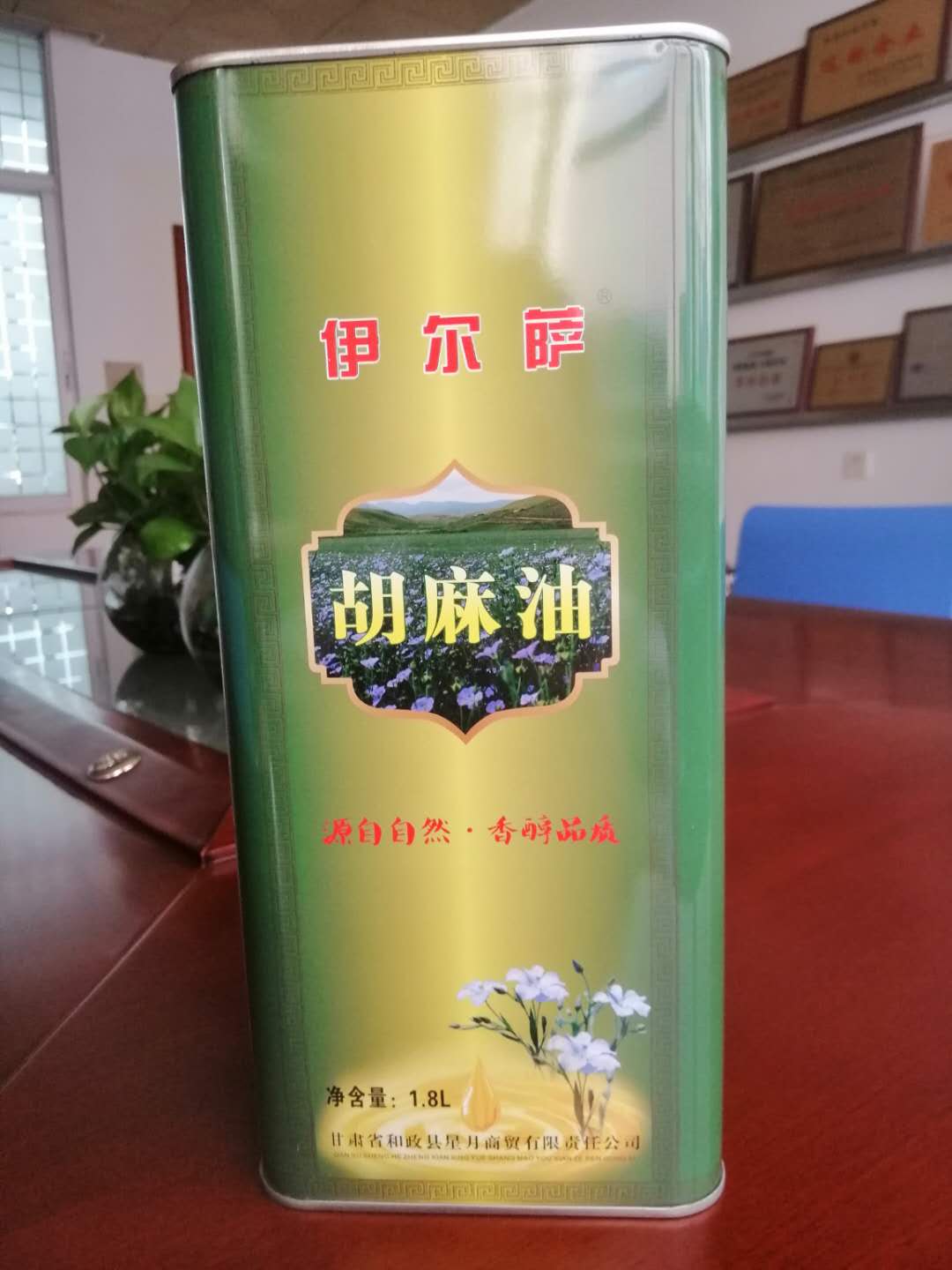 1.8L方形印花甘肃胡麻油铁罐包装